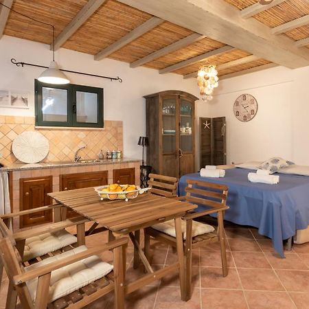 Raffinata Taverna Con Camino Cala Liberotto Exteriör bild