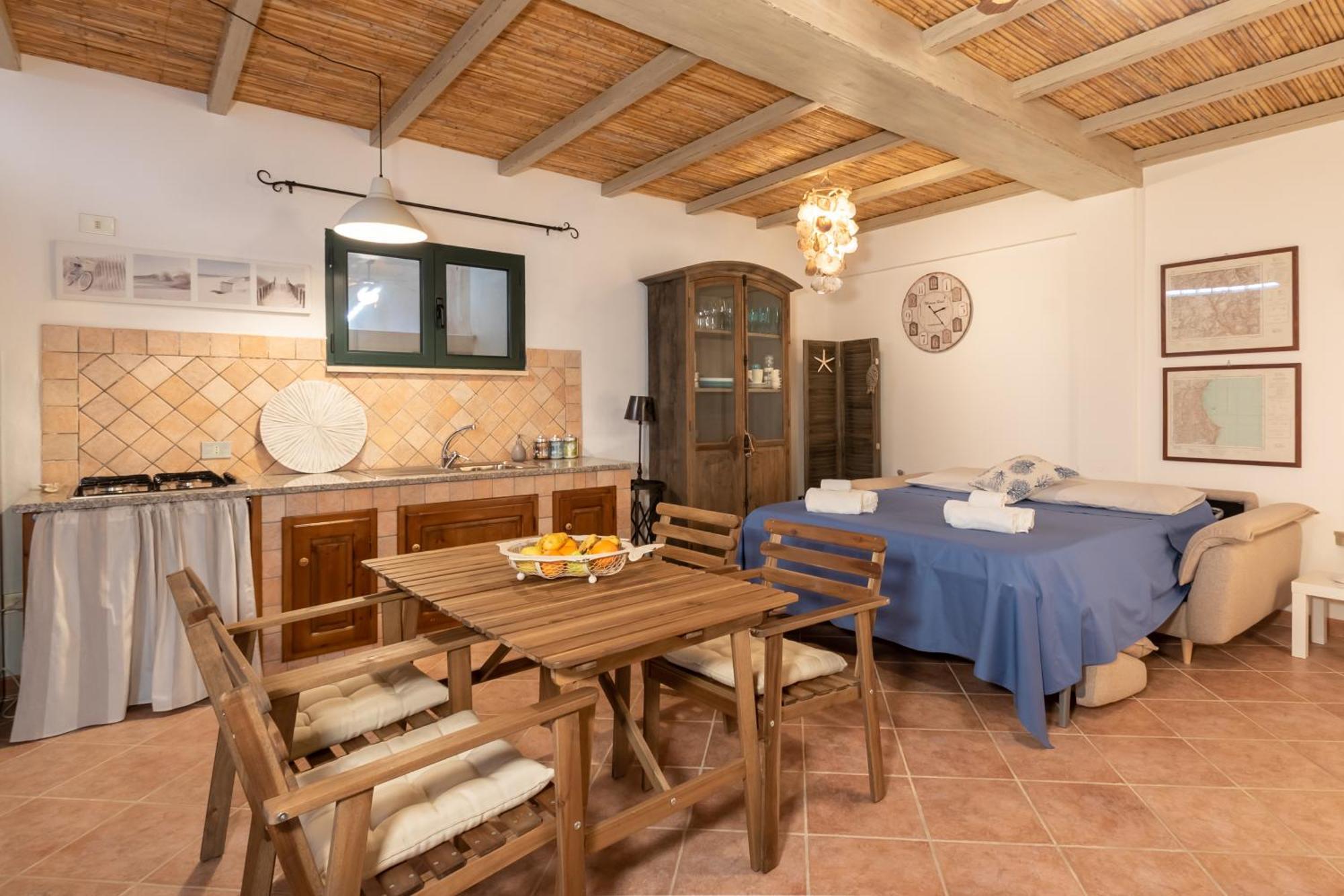 Raffinata Taverna Con Camino Cala Liberotto Exteriör bild